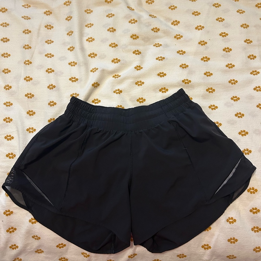 Black size 6 Lululemon hottie hot 2in shorts